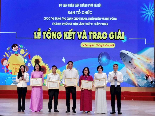 Trao giải Cuộc thi Sáng tạo dành cho thanh thiếu niên và nhi đồng thành phố Hà Nội năm 2025- Ảnh 5.