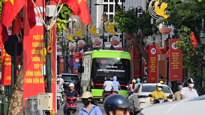 Hà Nội khai trương tuyến buýt điện miễn phí E11, lộ trình Bờ Hồ - Yên Phụ- Ảnh 5.