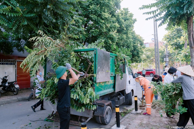 Cán bộ, nhân dân phường Phúc Lợi ra quân tổng vệ sinh môi trường- Ảnh 7.