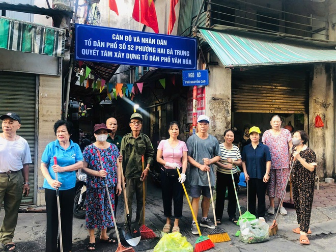 Phó Chủ tịch UBND Thành phố Dương Đức Tuấn tham gia tổng vệ sinh môi trường tại phường Hai Bà Trưng- Ảnh 6.