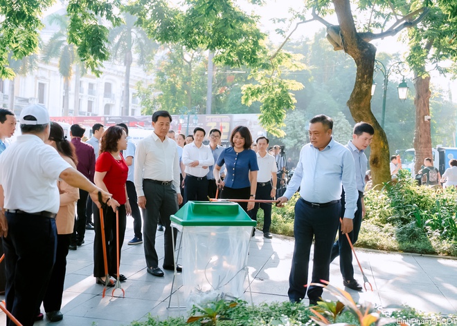 Hà Nội ra quân tổng vệ sinh môi trường trên địa bàn 126 xã, phường- Ảnh 7.