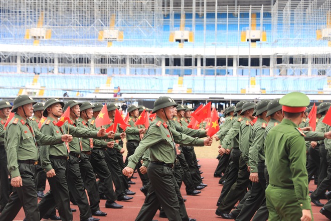 Chủ tịch Ủy ban MTTQ Việt Nam Thành phố thăm, động viên khối tham gia diễu hành A80- Ảnh 3.