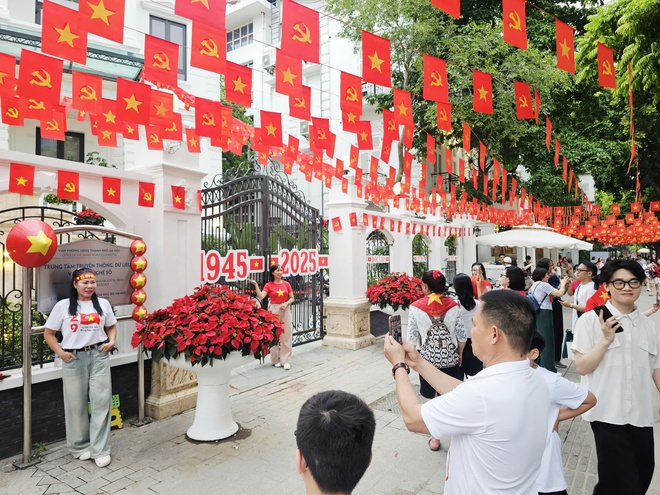 Nhiều hoạt động ý nghĩa tại Trung tâm Báo chí Thủ đô Hà Nội dịp Quốc khánh 2/9- Ảnh 11.