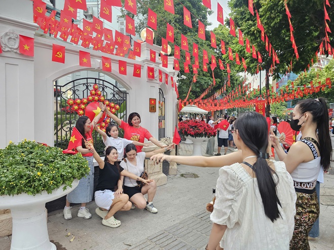Nhiều hoạt động ý nghĩa tại Trung tâm Báo chí Thủ đô Hà Nội dịp Quốc khánh 2/9- Ảnh 7.