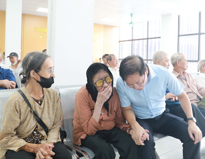 Phường Vĩnh Hưng: Khám bệnh, phát thuốc cho gần 500 người có công và người cao tuổi dịp Quốc khánh- Ảnh 5.