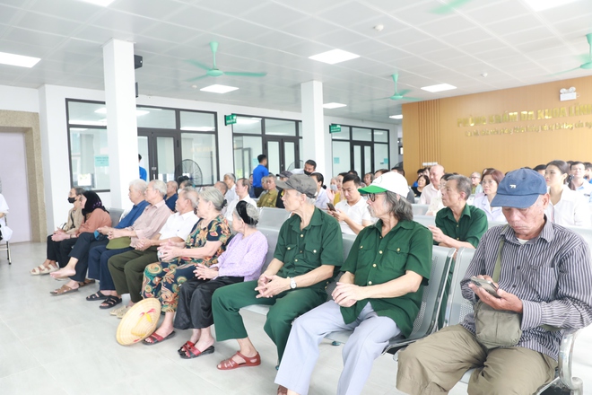 Phường Vĩnh Hưng: Khám bệnh, phát thuốc cho gần 500 người có công và người cao tuổi dịp Quốc khánh- Ảnh 2.