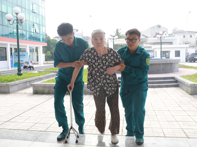 Phường Vĩnh Hưng: Khám bệnh, phát thuốc cho gần 500 người có công và người cao tuổi dịp Quốc khánh- Ảnh 12.