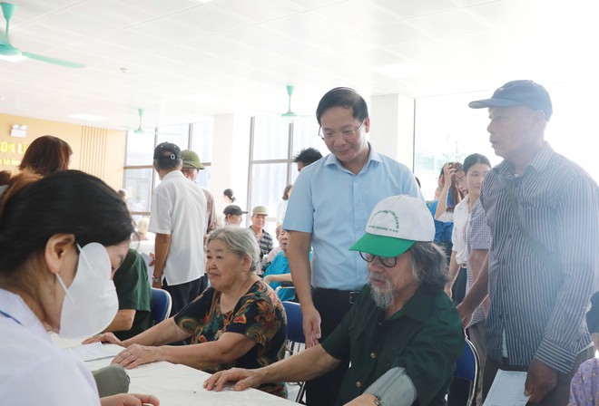Phường Vĩnh Hưng: Khám bệnh, phát thuốc cho gần 500 người có công và người cao tuổi dịp Quốc khánh- Ảnh 6.