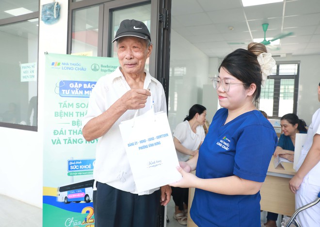 Phường Vĩnh Hưng: Khám bệnh, phát thuốc cho gần 500 người có công và người cao tuổi dịp Quốc khánh- Ảnh 15.
