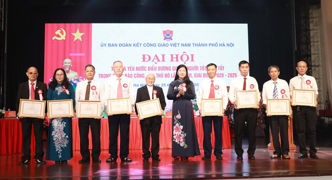 Phát động phong trào thi đua yêu nước trong đồng bào Công giáo Thủ đô lần thứ VII- Ảnh 10.