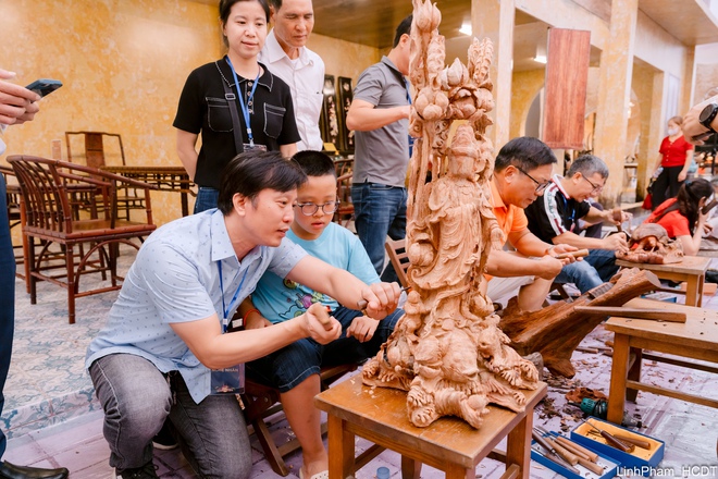 Chủ tịch UBND Thành phố Trần Sỹ Thanh tham quan Không gian Truyền thống và Sáng tạo Hà Nội 2025- Ảnh 17.