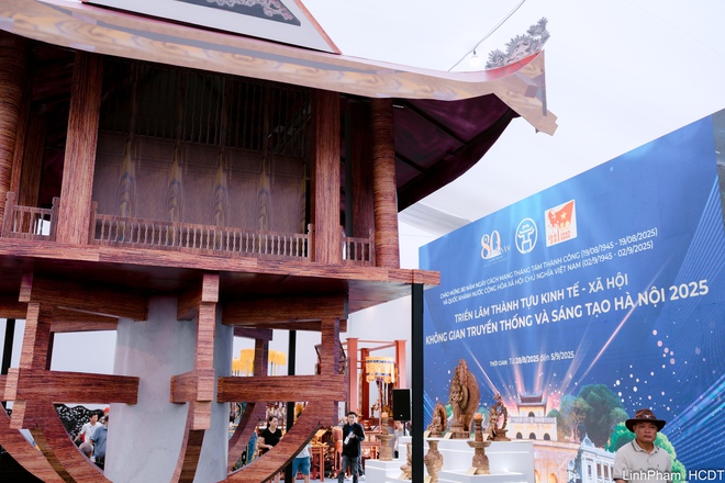 Chủ tịch UBND Thành phố Trần Sỹ Thanh tham quan Không gian Truyền thống và Sáng tạo Hà Nội 2025- Ảnh 10.
