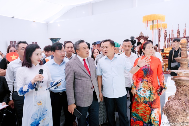 Chủ tịch UBND Thành phố Trần Sỹ Thanh tham quan Không gian Truyền thống và Sáng tạo Hà Nội 2025- Ảnh 4.
