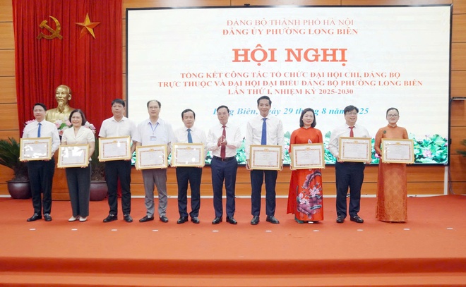 Đảng bộ phường Long Biên: Tổng kết công tác chỉ đạo Đại hội lần thứ I, khẳng định quyết tâm mới cho nhiệm kỳ 2025-2030- Ảnh 6.