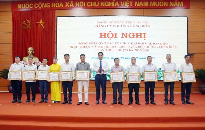 Đảng bộ phường Long Biên: Tổng kết công tác chỉ đạo Đại hội lần thứ I, khẳng định quyết tâm mới cho nhiệm kỳ 2025-2030- Ảnh 8.