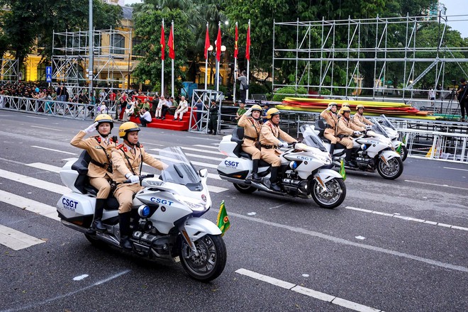 Công an Hà Nội tổng duyệt diễu binh, diễu hành "Ngày hội vì Thủ đô bình yên"- Ảnh 2.