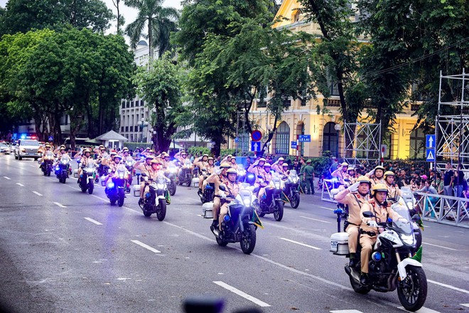 Công an Hà Nội tổng duyệt diễu binh, diễu hành "Ngày hội vì Thủ đô bình yên"- Ảnh 3.