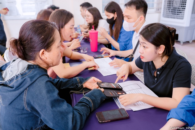 Người dân phường Phúc Lợi hào hứng, tự tin hơn với các tiện ích số- Ảnh 5.