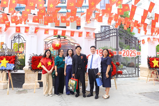 Phó Chủ tịch UBND Thành phố Trương Việt Dũng kiểm tra công tác phục vụ người dân và phóng viên báo chí tại Trung tâm Báo chí Thủ đô- Ảnh 5.