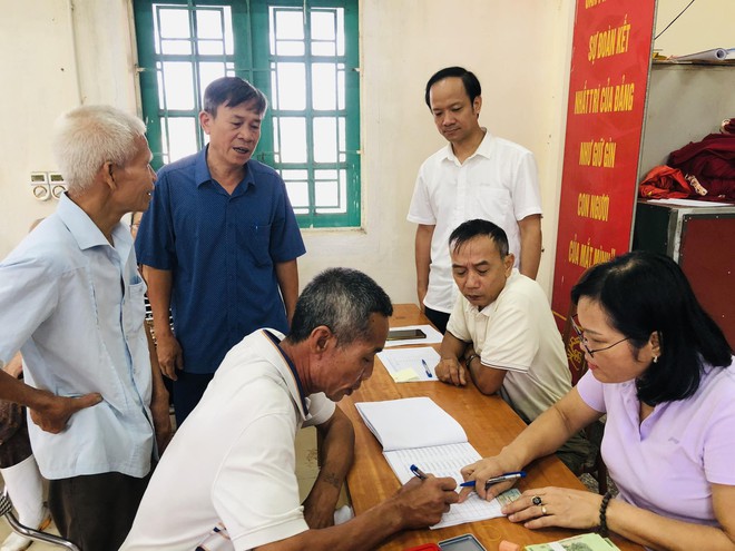 Xã Vật Lại tích cực triển khai hỗ trợ người dân nhận quà Tết Độc lập 2/9- Ảnh 1.
