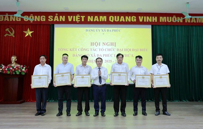 Khen thưởng 52 điển hình trong công tác tổ chức Đại hội Đảng xã Đa Phúc- Ảnh 5.