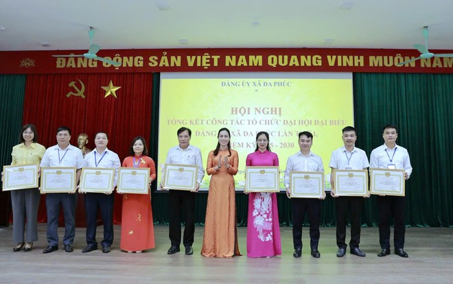 Khen thưởng 52 điển hình trong công tác tổ chức Đại hội Đảng xã Đa Phúc- Ảnh 3.