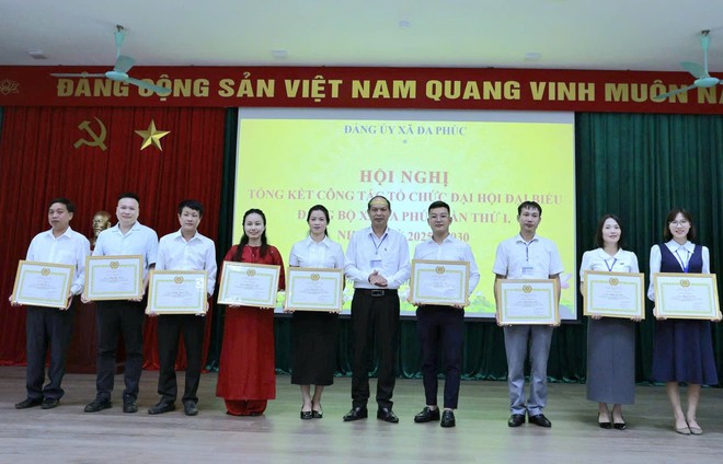Khen thưởng 52 điển hình trong công tác tổ chức Đại hội Đảng xã Đa Phúc- Ảnh 4.