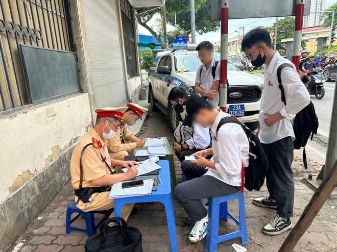 Hà Nội ra quân, xử lý hàng loạt phụ huynh, học sinh vi phạm giao thông- Ảnh 3.
