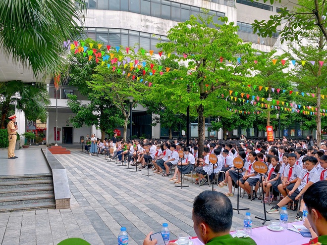 Hà Nội ra quân, xử lý hàng loạt phụ huynh, học sinh vi phạm giao thông- Ảnh 7.