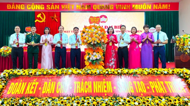 Đồng chí Vũ Dư Hùng giữ chức Chủ tịch Ủy ban MTTQ Việt Nam phường Tùng Thiện nhiệm kỳ 2025-2030- Ảnh 3.