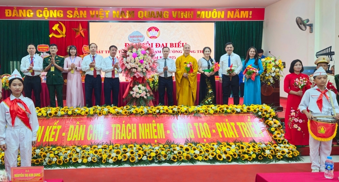 Đồng chí Vũ Dư Hùng giữ chức Chủ tịch Ủy ban MTTQ Việt Nam phường Tùng Thiện nhiệm kỳ 2025-2030- Ảnh 4.