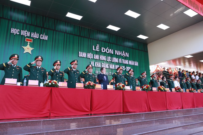 Học viện Hậu cần đón nhận danh hiệu Anh hùng Lực lượng vũ trang nhân dân lần thứ 2- Ảnh 6.