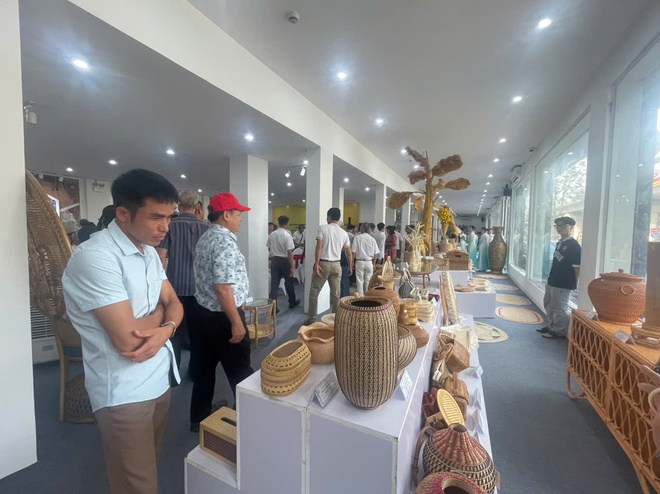Khai mạc Triển lãm Chuyên đề các sản phẩm thủ công mỹ nghệ tiêu biểu- Ảnh 5.