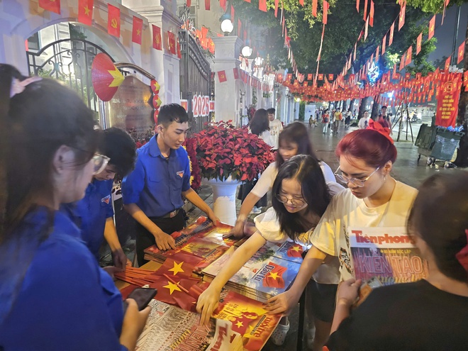 Hàng nghìn suất quà tiếp sức người dân tham dự "A80" tại Trung tâm Báo chí Thủ đô- Ảnh 14.