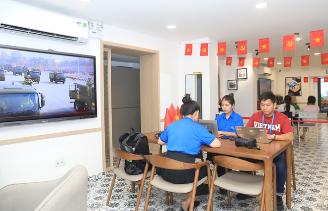 Hàng nghìn suất quà tiếp sức người dân tham dự "A80" tại Trung tâm Báo chí Thủ đô- Ảnh 19.