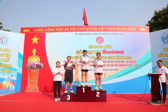 Sôi nổi Chung kết Giải chạy Báo Hànộimới mở rộng lần thứ 50 - Vì hòa bình phường Dương Nội năm 2025- Ảnh 4.
