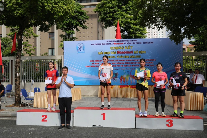 Sôi nổi Chung kết giải chạy Báo Hànộimới mở rộng lần thứ 50 tại phường Hà Đông- Ảnh 7.