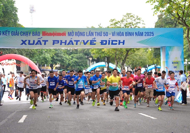 Hơn 3.000 vận động viên thi Chung kết Giải chạy Báo Hànộimới 2025- Ảnh 12.