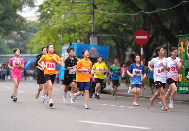 Hơn 3.000 vận động viên thi Chung kết Giải chạy Báo Hànộimới 2025- Ảnh 11.