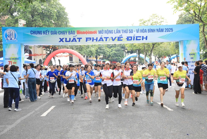 Hơn 3.000 vận động viên thi Chung kết Giải chạy Báo Hànộimới 2025- Ảnh 13.