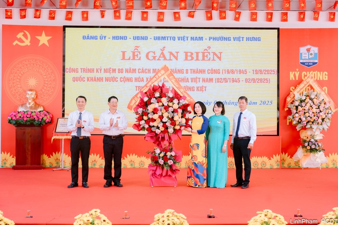 Phường Việt Hưng gắn biển công trình Trường THPT Lý Thường Kiệt chào mừng Quốc khánh 2/9- Ảnh 15.