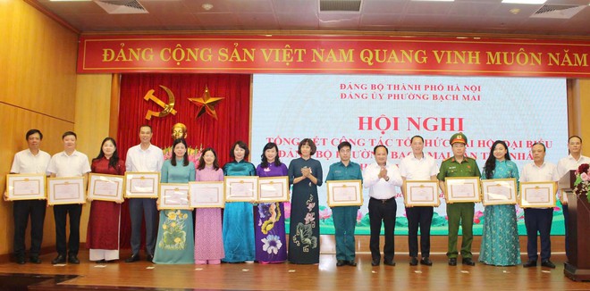 Phường Bạch Mai: 18 tập thể, 61 cá nhân được khen thưởng trong công tác tổ chức, phục vụ Đại hội- Ảnh 3.