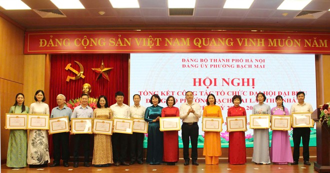 Phường Bạch Mai: 18 tập thể, 61 cá nhân được khen thưởng trong công tác tổ chức, phục vụ Đại hội- Ảnh 4.