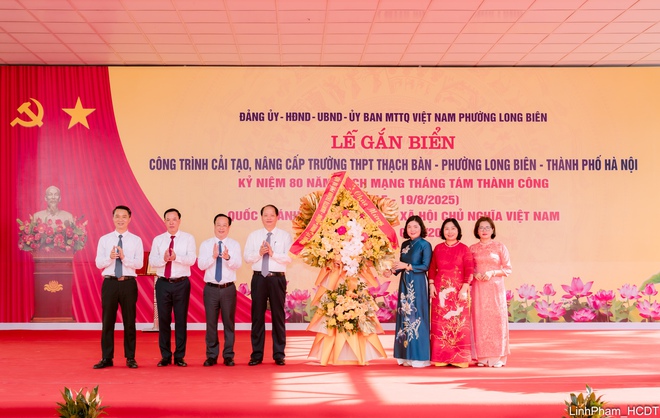 Phường Long Biên gắn biển công trình Trường THPT Thạch Bàn chào mừng 80 năm Quốc khánh 2/9- Ảnh 7.