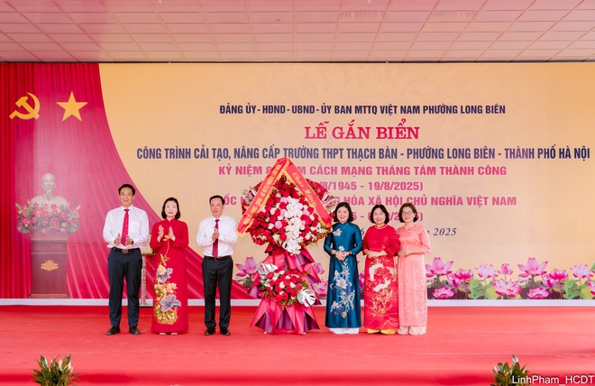 Phường Long Biên gắn biển công trình Trường THPT Thạch Bàn chào mừng 80 năm Quốc khánh 2/9- Ảnh 9.