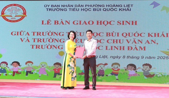 Trường Tiểu học Bùi Quốc Khái: Tiếp nhận 1.112 học sinh bắt đầu năm học mới- Ảnh 3. Trường Tiểu học Bùi Quốc Khái: Tiếp nhận 1.112 học sinh bắt đầu năm học mới- Ảnh 3.