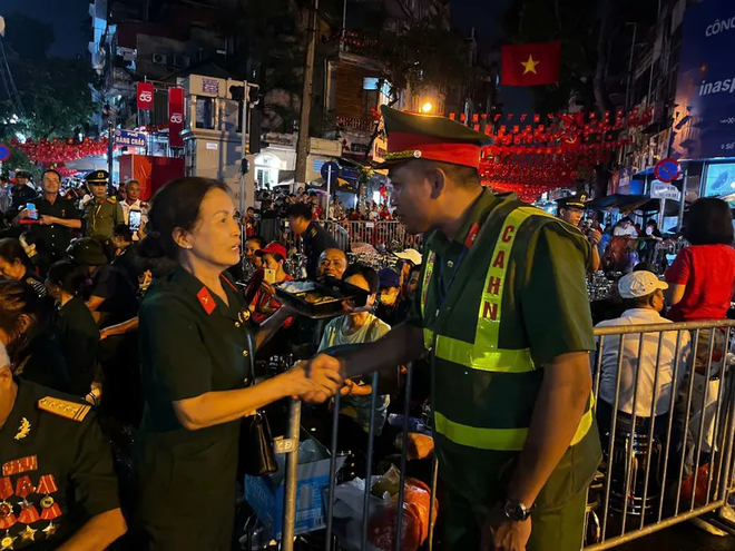 Nhiều hoạt động ý nghĩa của phường Ô Chợ Dừa góp phần vào thành công sự kiện A80- Ảnh 3.