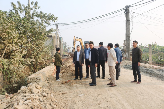 Kiểm tra tiến độ các dự án đầu tư công trọng điểm trên địa bàn xã Quốc Oai- Ảnh 1.