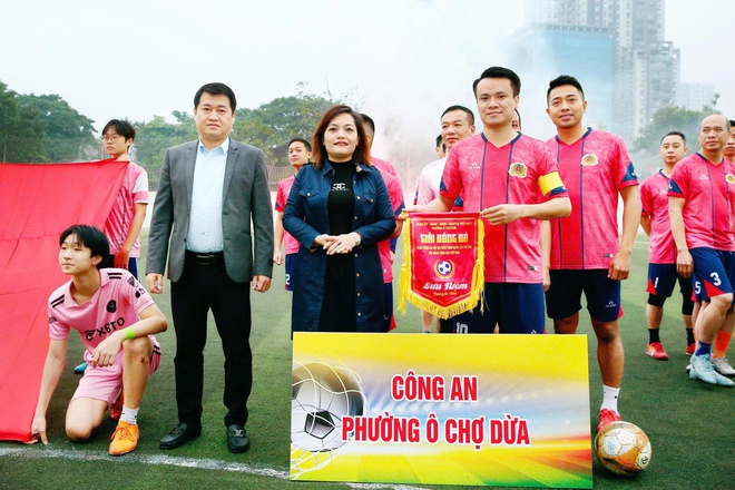 Ô Chợ Dừa rực rỡ sắc đỏ chào mừng Đại hội đại biểu toàn quốc lần thứ XIV của Đảng- Ảnh 7.