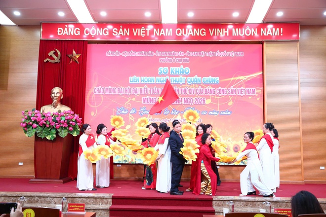 Ô Chợ Dừa rực rỡ sắc đỏ chào mừng Đại hội đại biểu toàn quốc lần thứ XIV của Đảng- Ảnh 5.